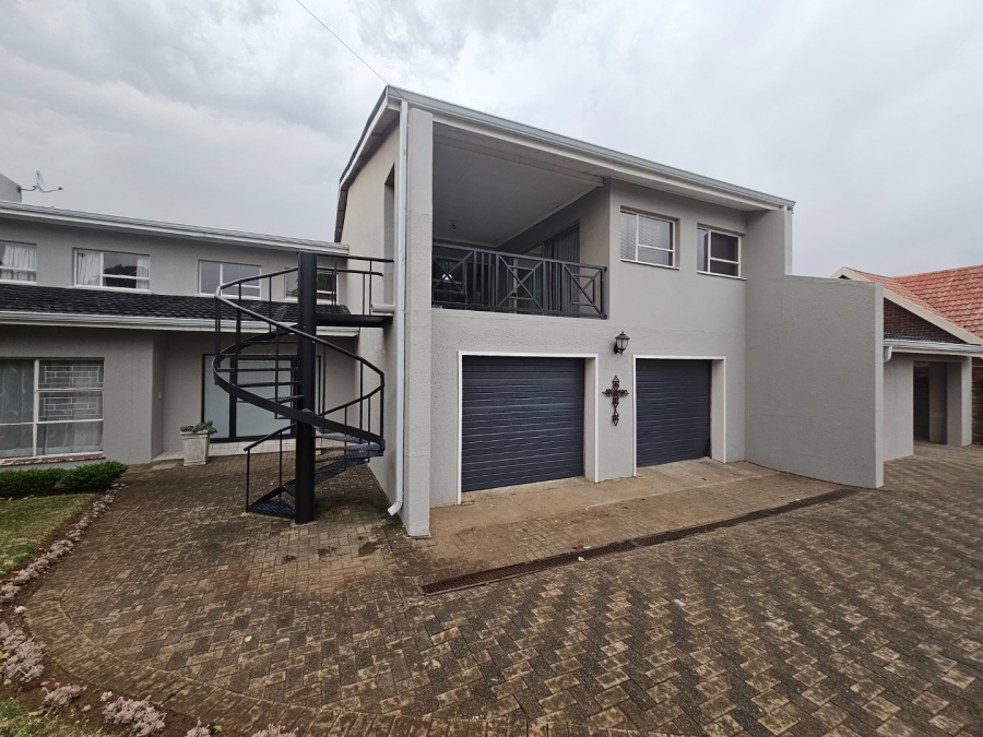 5 Bedroom Property for Sale in Panorama Free State